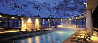 Upscale Snowbird Ski-In/Ski-Out Condo at the Cliff Club - sleeps 10