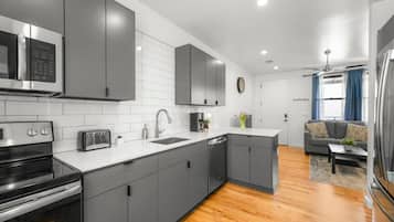 Apartment, 2 Bedrooms, Balcony, City View | Private kitchen