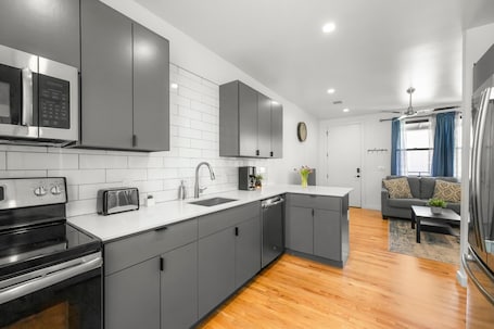 Apartment, 2 Bedrooms, Balcony, City View | Private kitchen | Full-size fridge, microwave, oven, stovetop