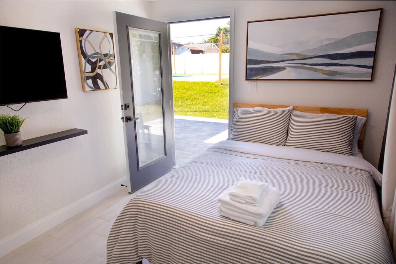 4 bedrooms, desk, iron/ironing board, travel cot