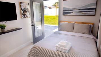 4 bedrooms, desk, iron/ironing board, travel cot