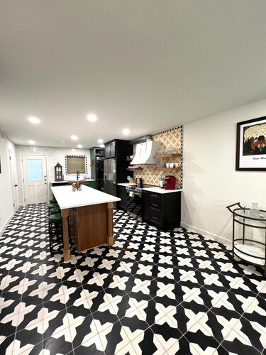 Frida Unit #2. Charming 2-bedroom apartment  in delightful Corpus Christi.