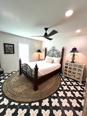 2 bedrooms, iron/ironing board, WiFi, bed sheets - Frida Unit #2. Charming 2-bedroom apartment  in delightful Corpus Christi. (Corpus Christi)
