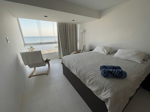 Stunning Seaview Apartment, Great for families and friends traveling together