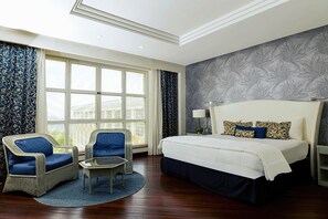 Deluxe kamer, uitzicht op zee | Een kluis op de kamer, verduisterende gordijnen, gratis wifi