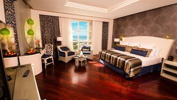 Habitació Deluxe, vistes al mar | Caixa forta a l'habitació, cortines opaques i wifi gratuïta