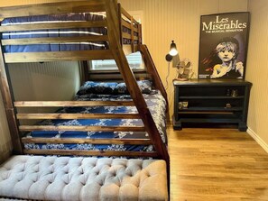 2 chambres, fer et planche à repasser, Wi-Fi, draps fournis