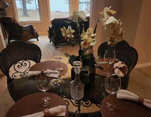 Dining - Lakehouse on Kentucky Lake-Waterfront/Private dock/Firepit/Gentle slope/firewood (Benton)