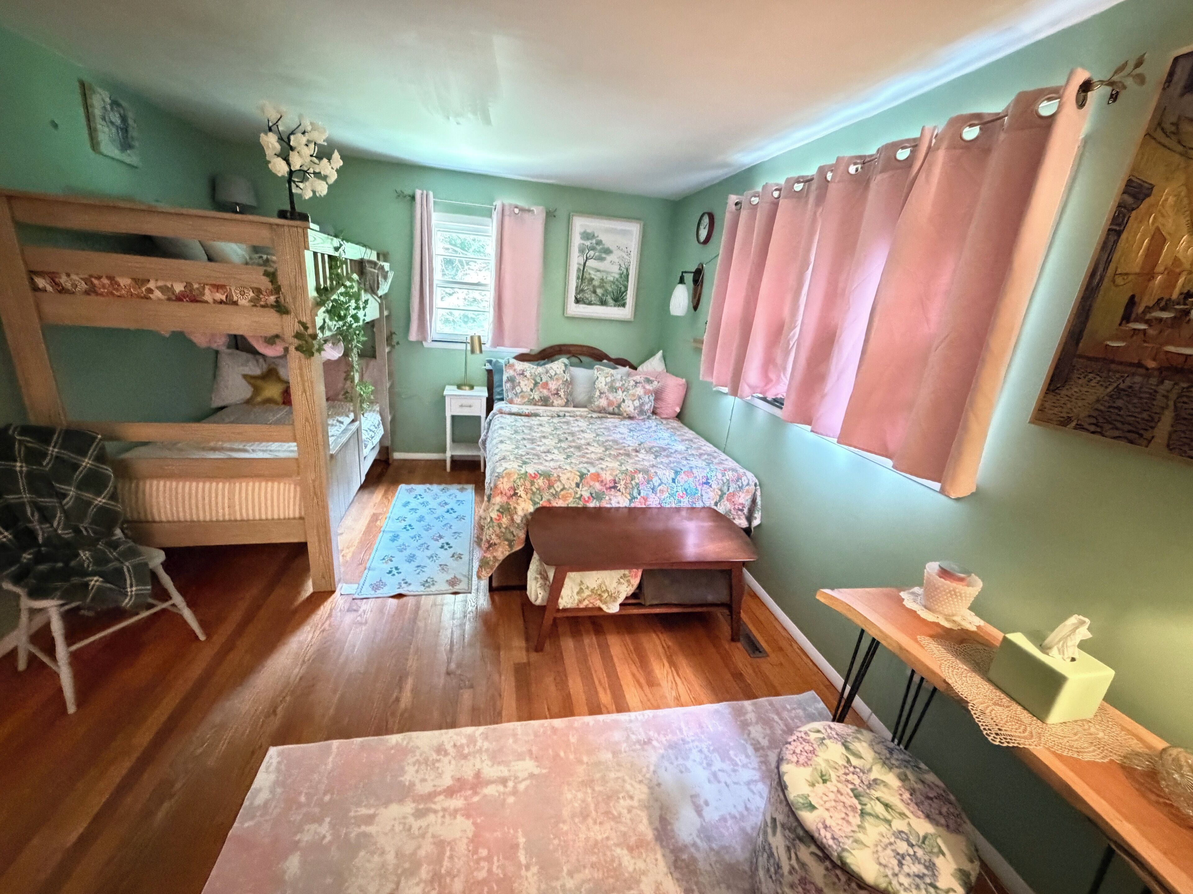 3 bedrooms, iron/ironing board, free WiFi, bed sheets