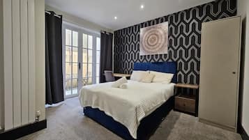 5 bedrooms, iron/ironing board, free WiFi, bed sheets