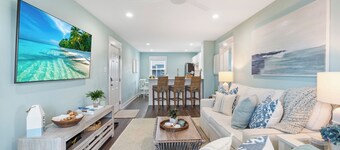 Oceanfront Condo, 2BR/2BA, Steps to Beach + Balcony & WiFi