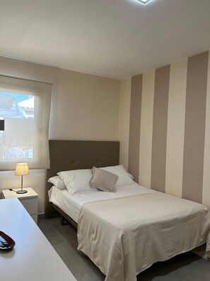 3 camere, una scrivania, ferro/asse da stiro, Wi-Fi