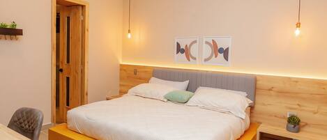 セーフティボックス (室内)、アイロン / アイロン台、WiFi (無料)