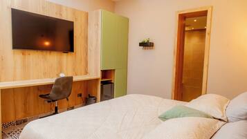 Safe på rommet, strykejern/-brett og wi-fi (inkludert)