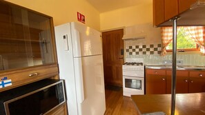 Fridge, microwave, oven, coffee/tea maker