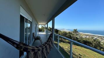 Casa lua de mel, acesso à piscina, vista para a praia | Terraço/pátio