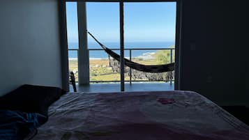 Casa lua de mel, acesso à piscina, vista para a praia | 3 quartos, roupas de cama premium, individualmente decorados