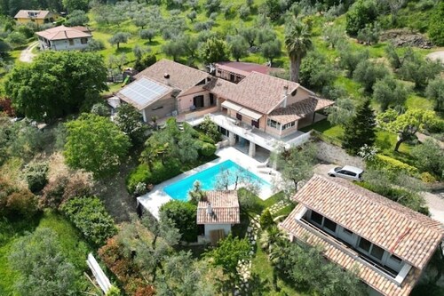Sabina olive green vacation home with padel court and pool