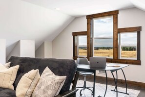 TV, videospill og kontorer