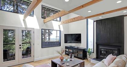 Forest-View Hot Tub • 5 Min to UO • Game Room