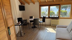 Superior Double Room, Lake View | Living area | 32-inch flat-screen TV with satellite channels - Osteria Ascona (Ascona)