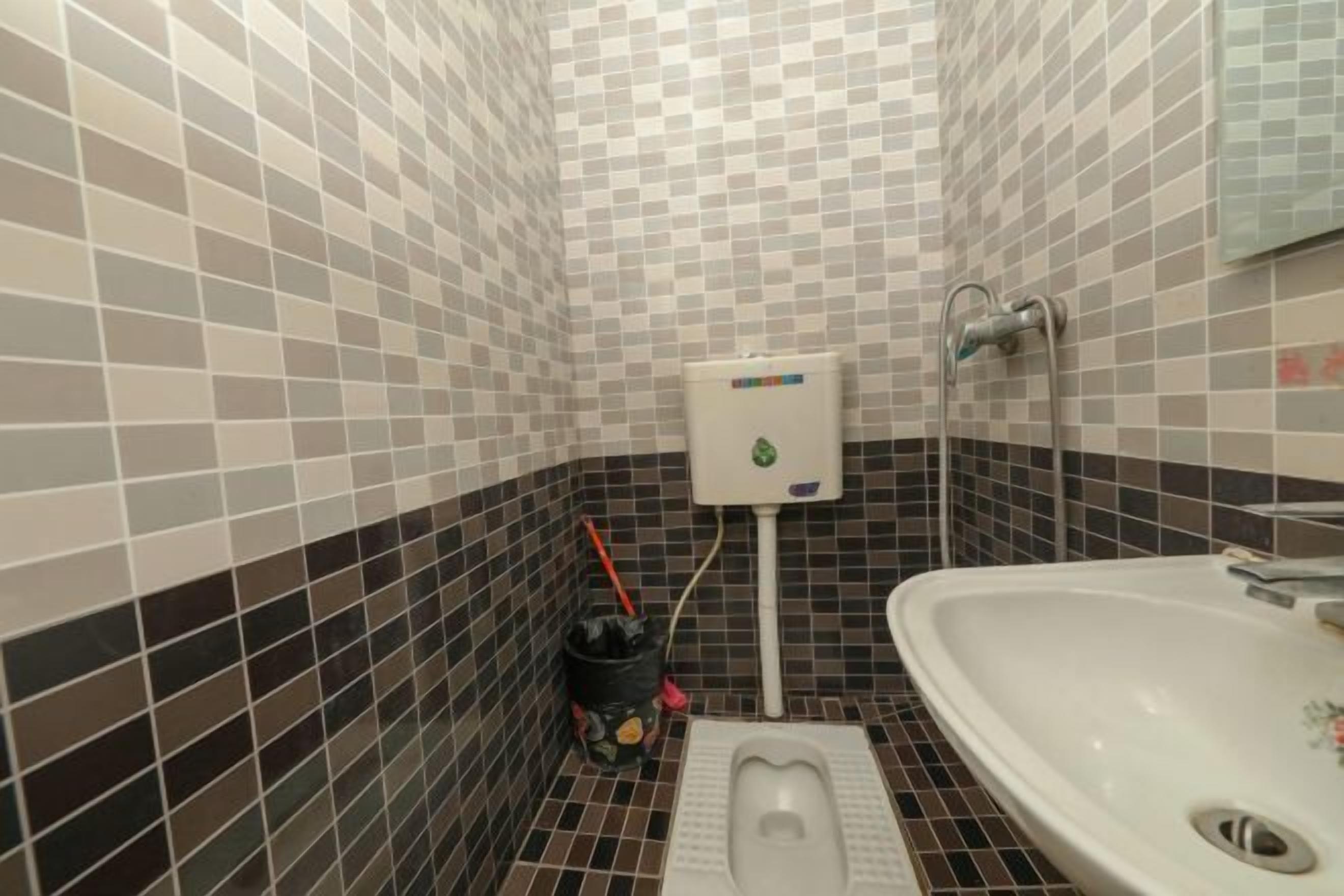 A bathroom with a toilet, bidet, and sink.