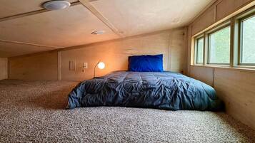 1 bedroom, desk, iron/ironing board, WiFi