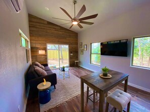 TV, offices - ~Blue Moon Bungalow~ (Athens)