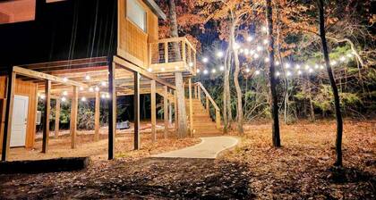 Relaxing Treehouse Getaway
