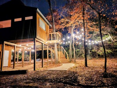 Relaxing Treehouse Getaway