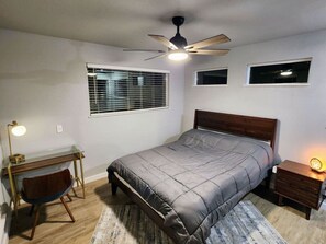 1 غرفة نوم ومكتب وواي فاي وملاءات أسرّة