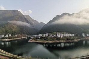 صورة غير مصنفة، 3 من 55، زرّ