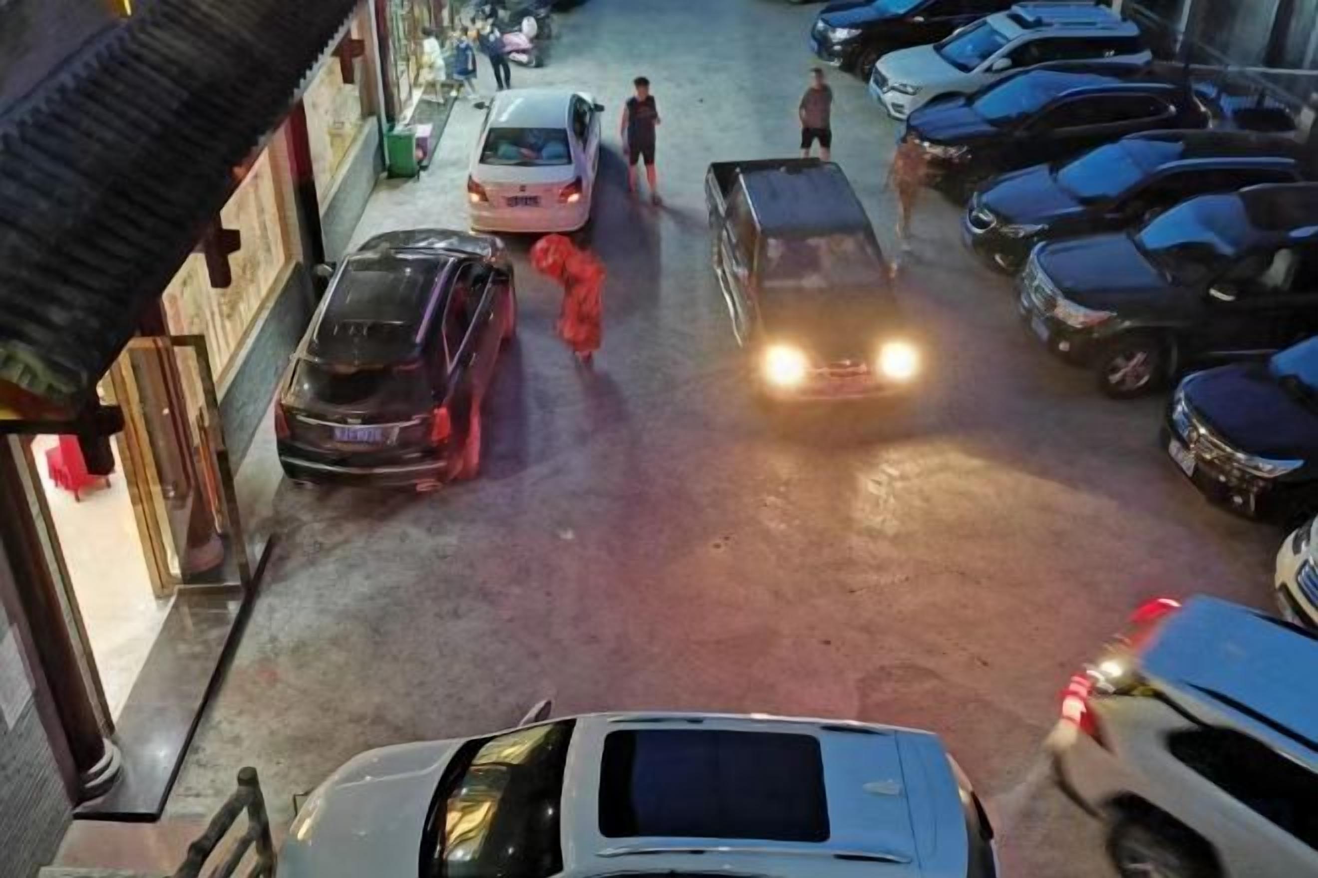 المنطقة المحيطة بالمنشأة