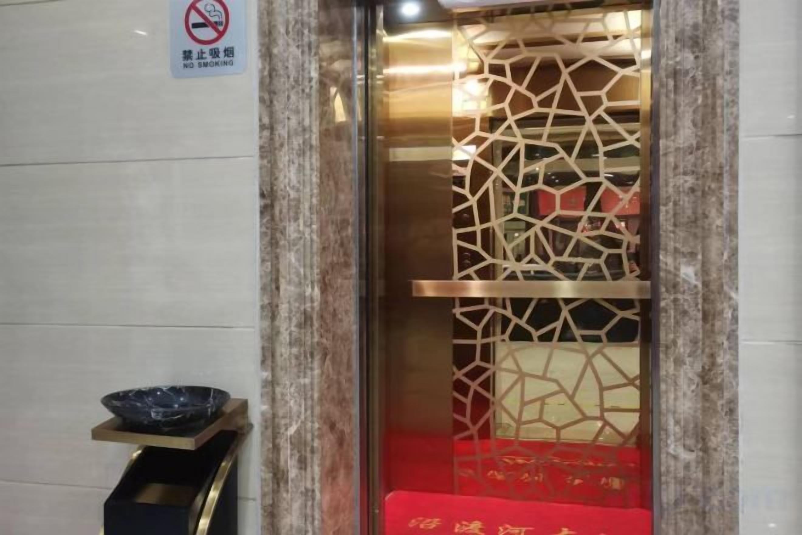 المنشأة من الداخل
