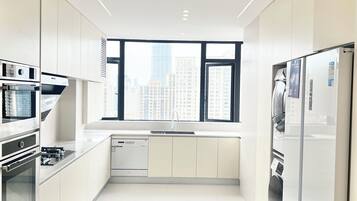 Fridge, microwave, dishwasher, cookware/dishes/utensils