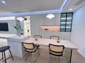 Dining - Eastern Hub - Warm 3Bedroom Apartment near Xintiandi, surround by Malls/Markets (Shanghai)
