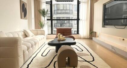 Eastern Hub - Warm 3Bedroom Apartment near Xintiandi, surround by Malls/Markets