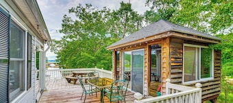 Private Island Getaway in Roanoke Rapids w/ Grill!