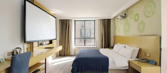 The Wall Street Holiday Hotel