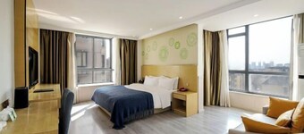 The Wall Street Holiday Hotel