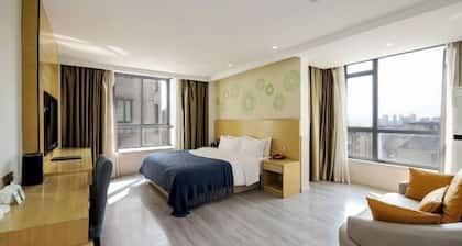 The Wall Street Holiday Hotel