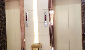 Interior - The Wall Street Holiday Hotel (Yichun)