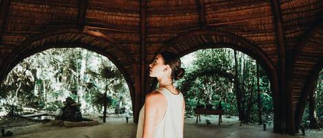 المنطقة المحيطة بالمنشأة