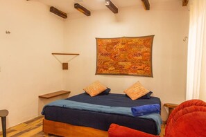 1 多间卧室、办公桌、WiFi