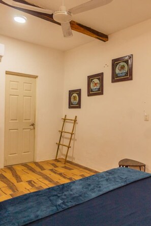 1 soverom, skrivebord og wi-fi