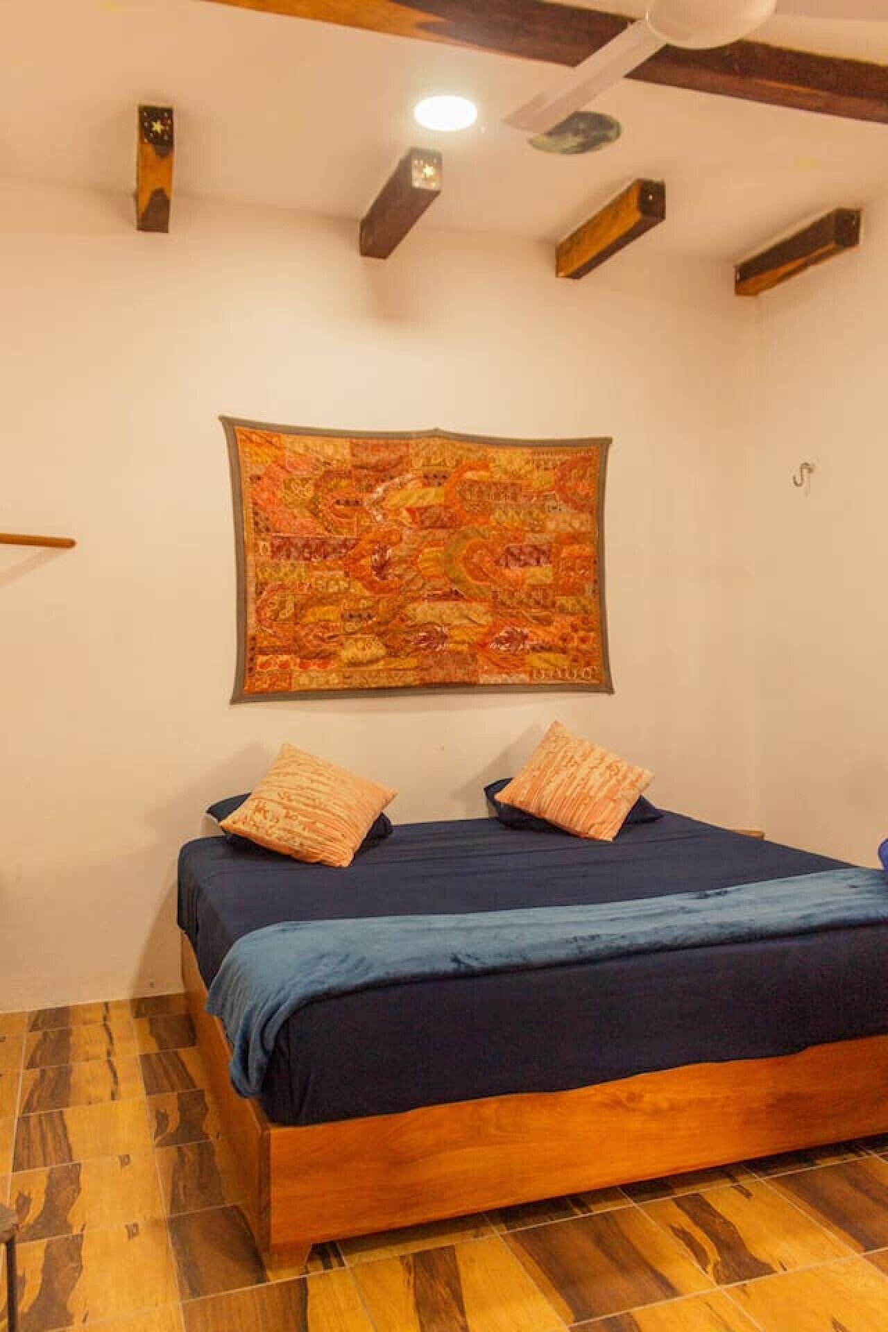 1 soveværelse, skrivebord, Wi-Fi