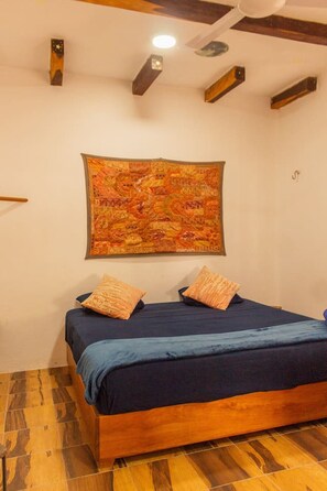 1 soveværelse, skrivebord, Wi-Fi