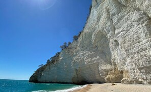 Beach - Mattinata, ancient renovated first floor in the historic center (Mattinata)
