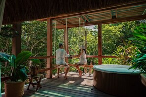 Outdoor spa tub - Yaakun Suite con jacuzzi (Chemuyil, Tulum)