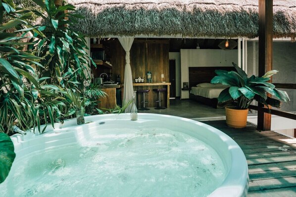 Outdoor spa tub